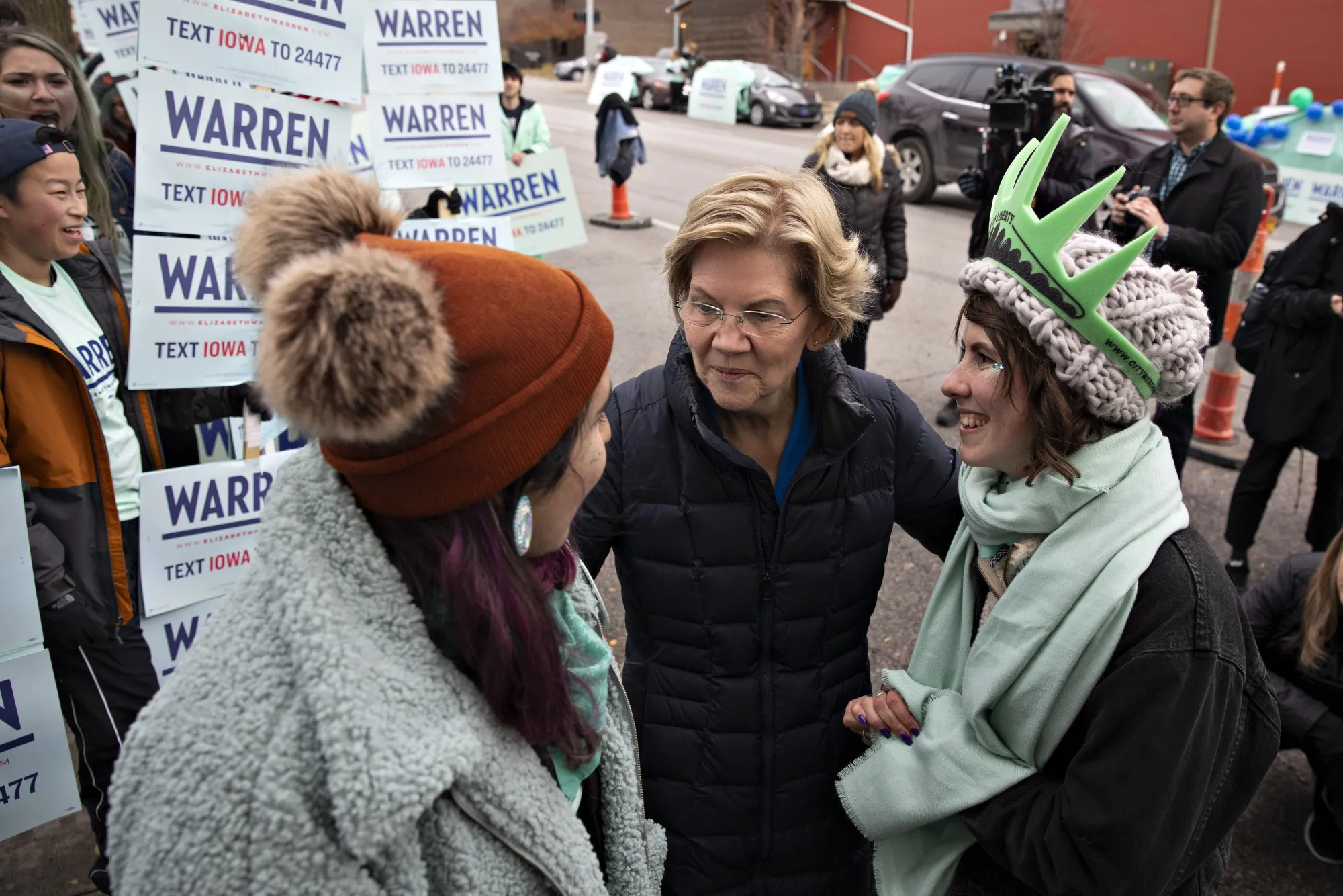 Elizabeth Warren greets supporters ahead of the Iowa Democratic Party Liberty & Justice Dinner in Des Moines, Iowa, on Nov. 1.