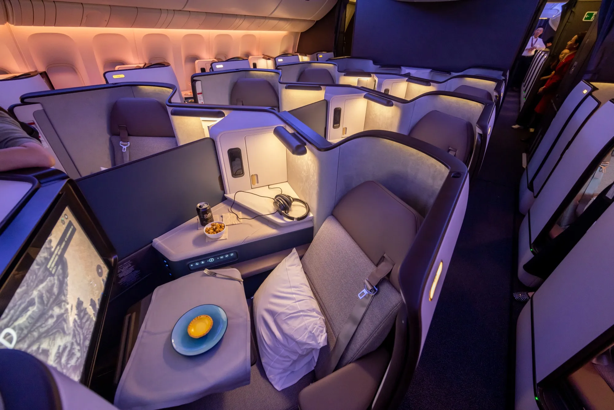 Cathay Pacific Unveils New Aria Business Class Suite - Bloomberg