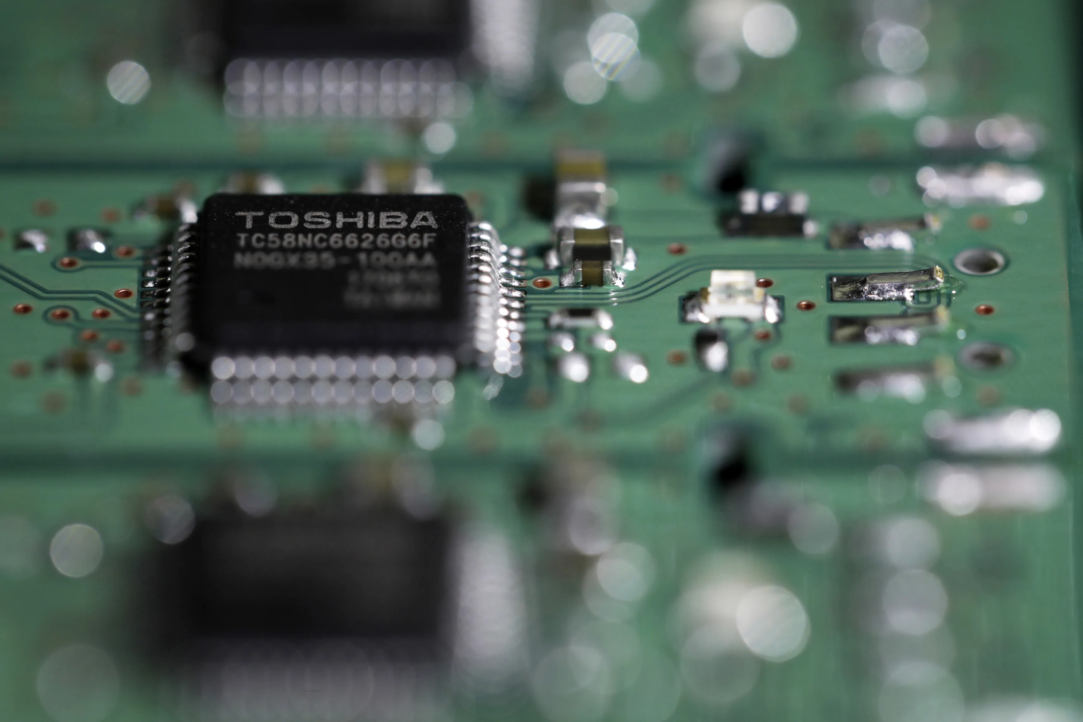 A Toshiba Corp. logo is seen on a controller chip in an arranged photograph in Tokyo, Japan, on Thursday, Aug. 17, 2017. Under pressure from its banks, Toshiba is racing to resolve several final disagreements with Western Digital Corp. before it can complete a deal to sell its chips business to the U.S. company and other investors by the end of August, according to people familiar with the matter.
