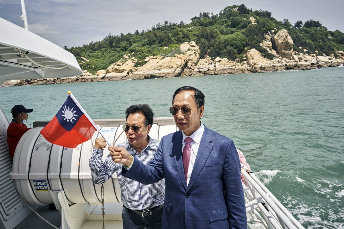 Foxconn Founder Gou Picks Actress as Running Mate in Taiwan Election - Vimarsana News