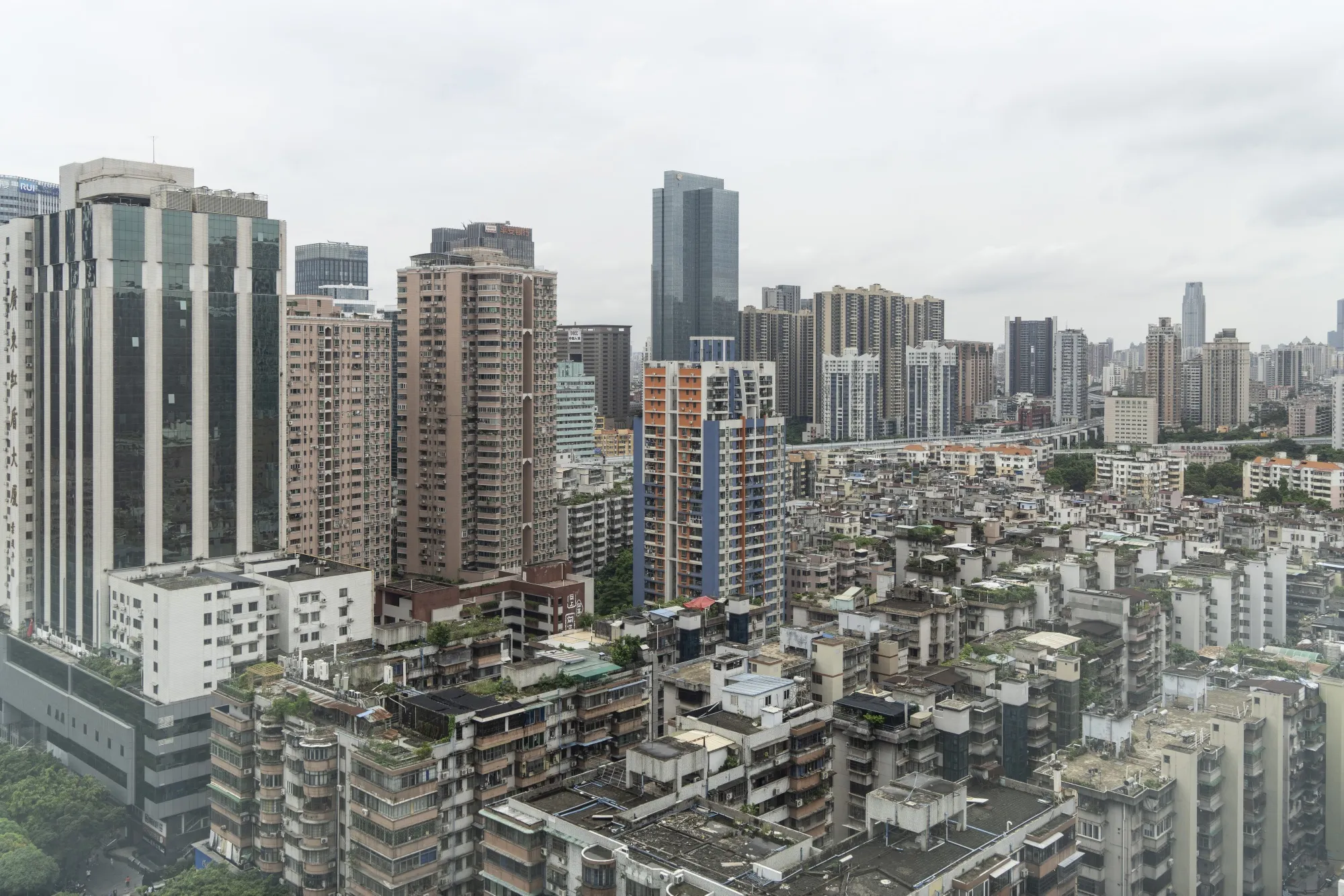 The extended rally came after three of China’s largest cities relaxed rules for homebuyers, while the central bank also moved to lower mortgage rates.&nbsp;