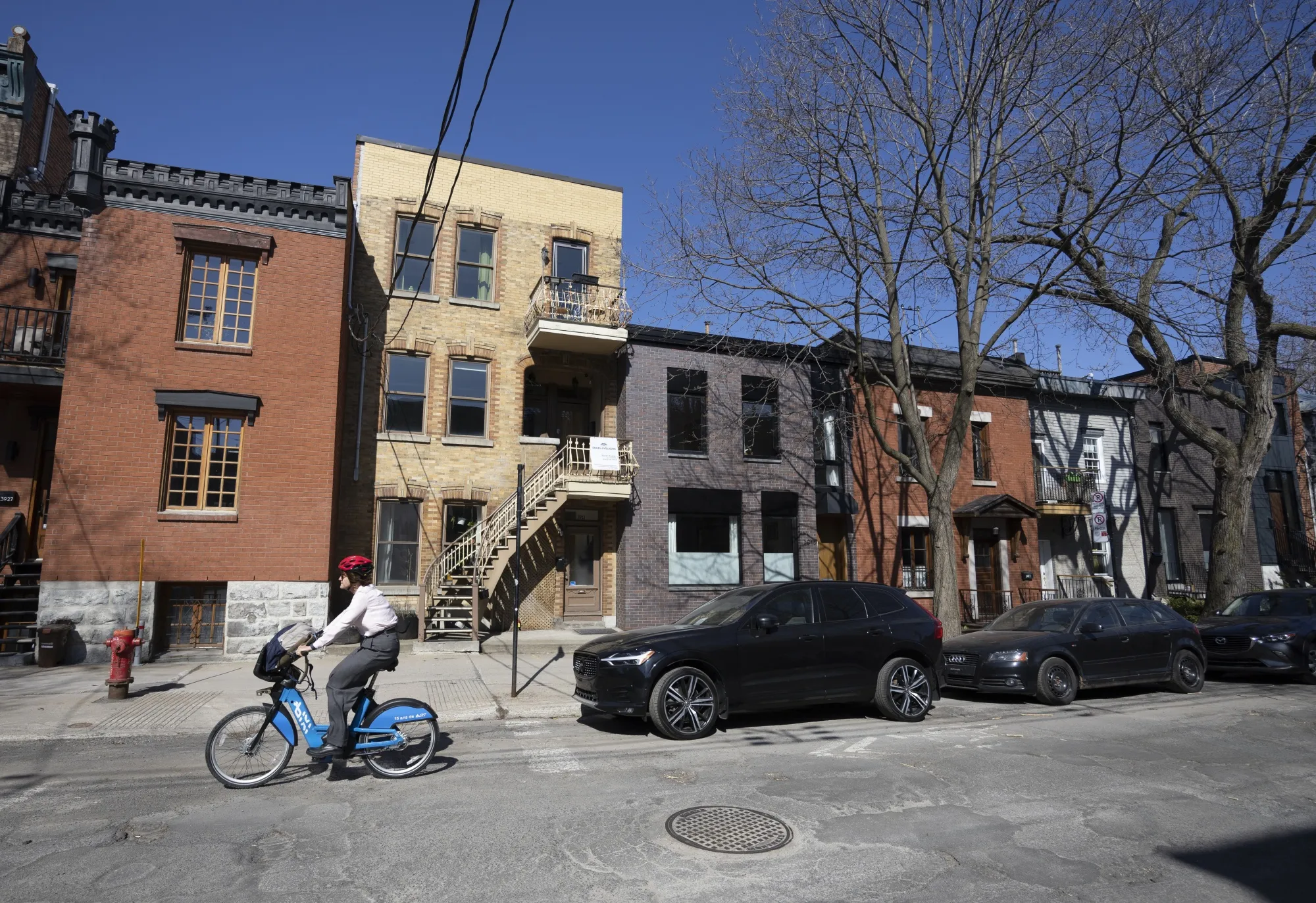 Recent homebuyers in Canada are extending their loans to make payments more manageable.