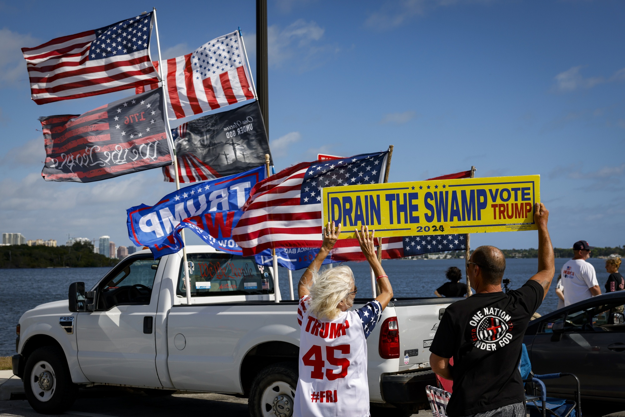 LOOK: Royals World Series parade is so big it cripples traffic 