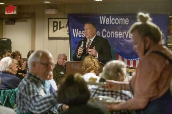 Trump Shadow Hard to Escape as 2024 Hopefuls Seek Spotlight