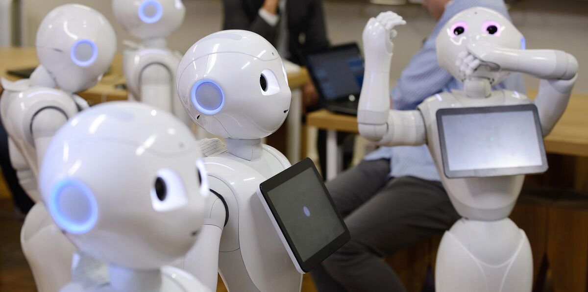 SoftBank's Robot Pepper Can Dance, Joke and Live in Your Home - Bloomberg