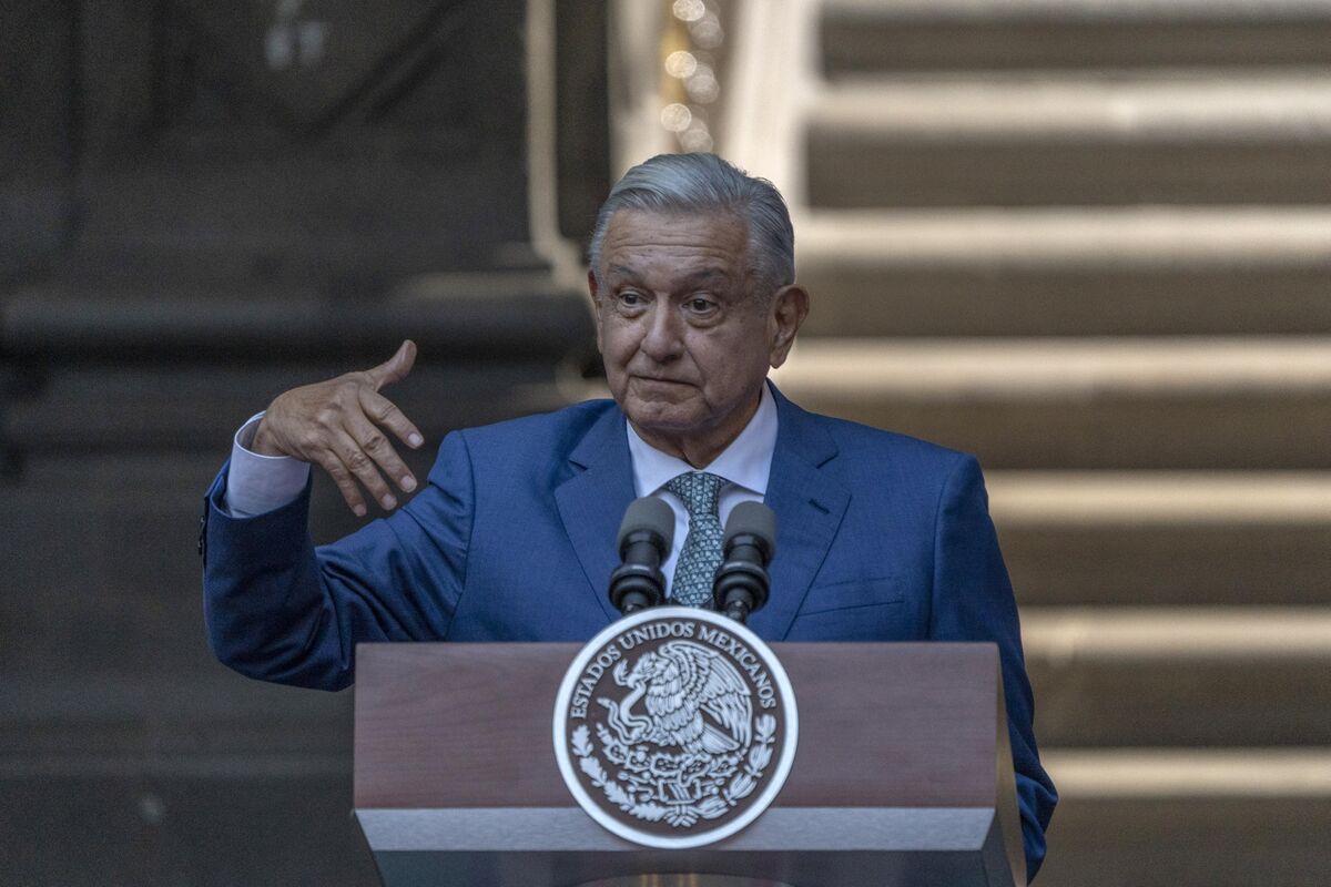 AMLO Unnerves Mexico's Elite With Surprising Railroad Seizure - Bloomberg