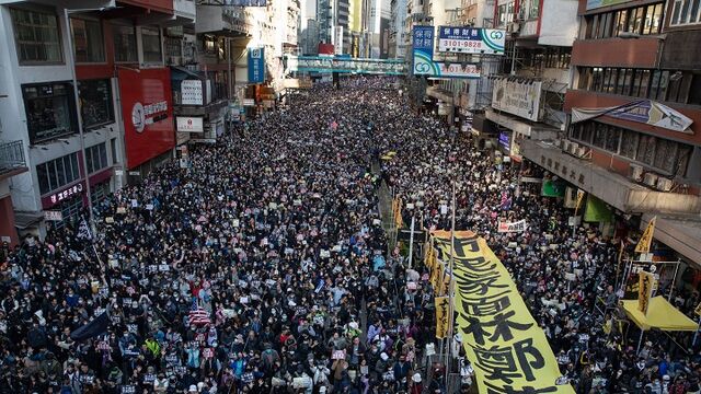 Biggest Hong Kong Protest in Months Signals More Unrest in 2020 - Bloomberg