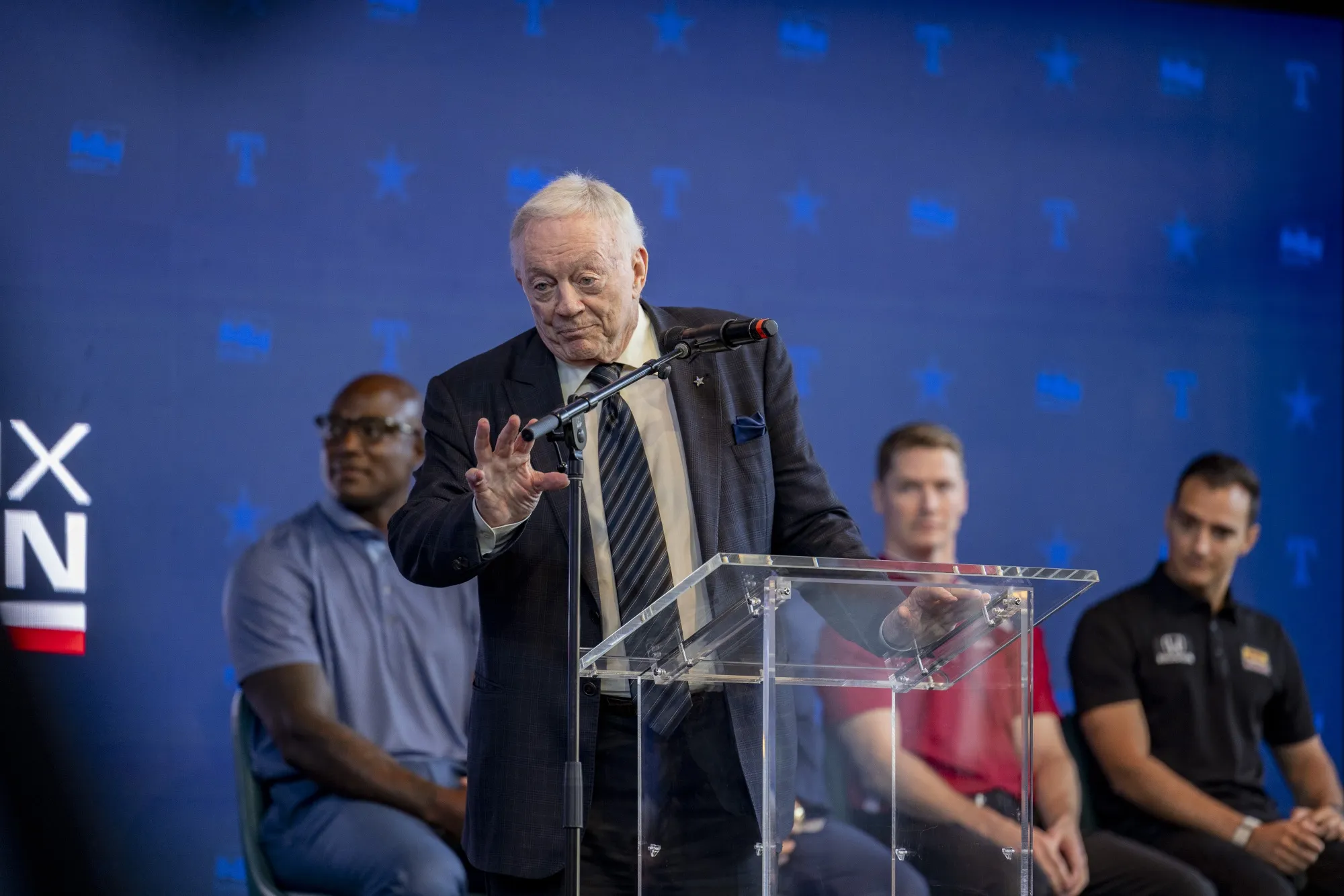 Jerry Jones Sees ‘Huge Growth Left’ as Private Equity Enters NFL ...