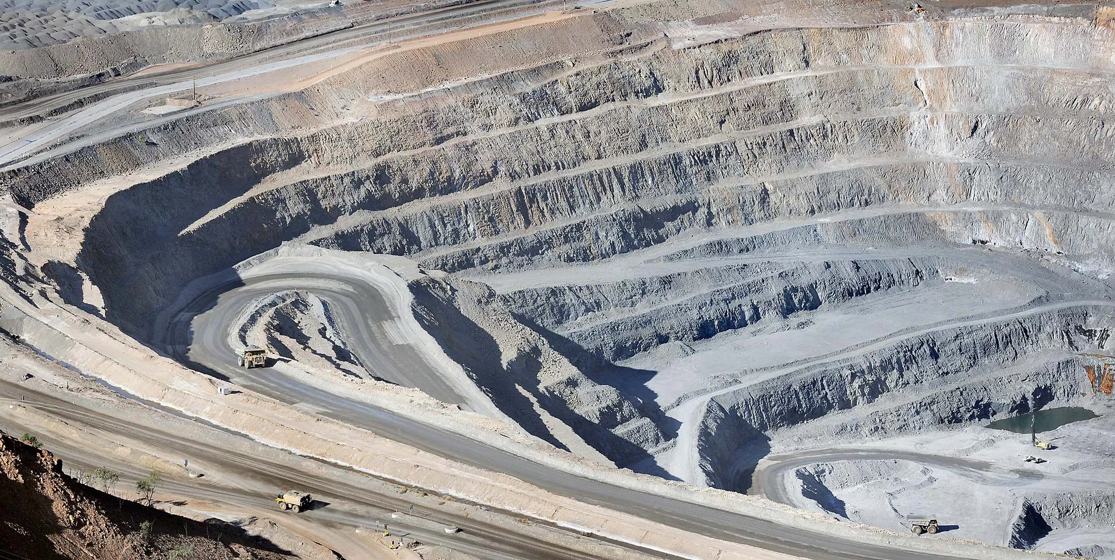 1492471435_zinc mine