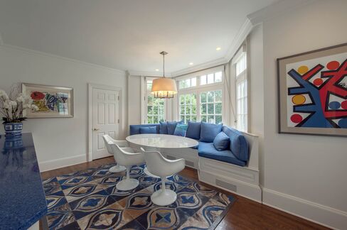 The house was designed by the historical architect Allan Greenberg.
