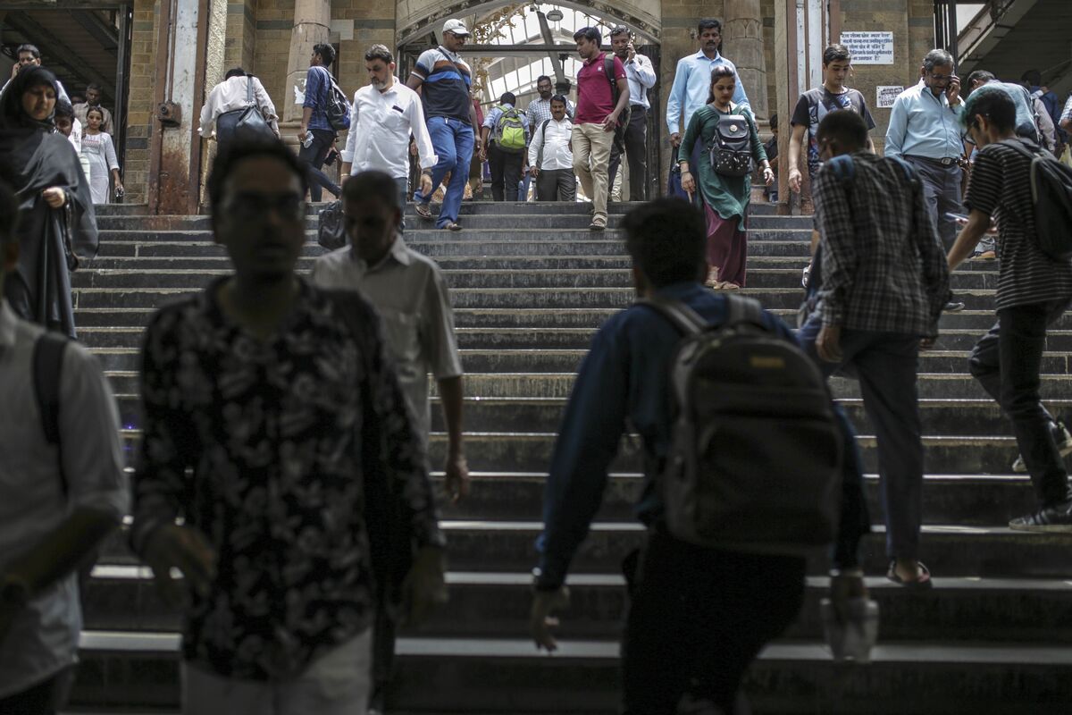 India’s Unemployment Rate Declines to 1-Year Low in September - Bloomberg