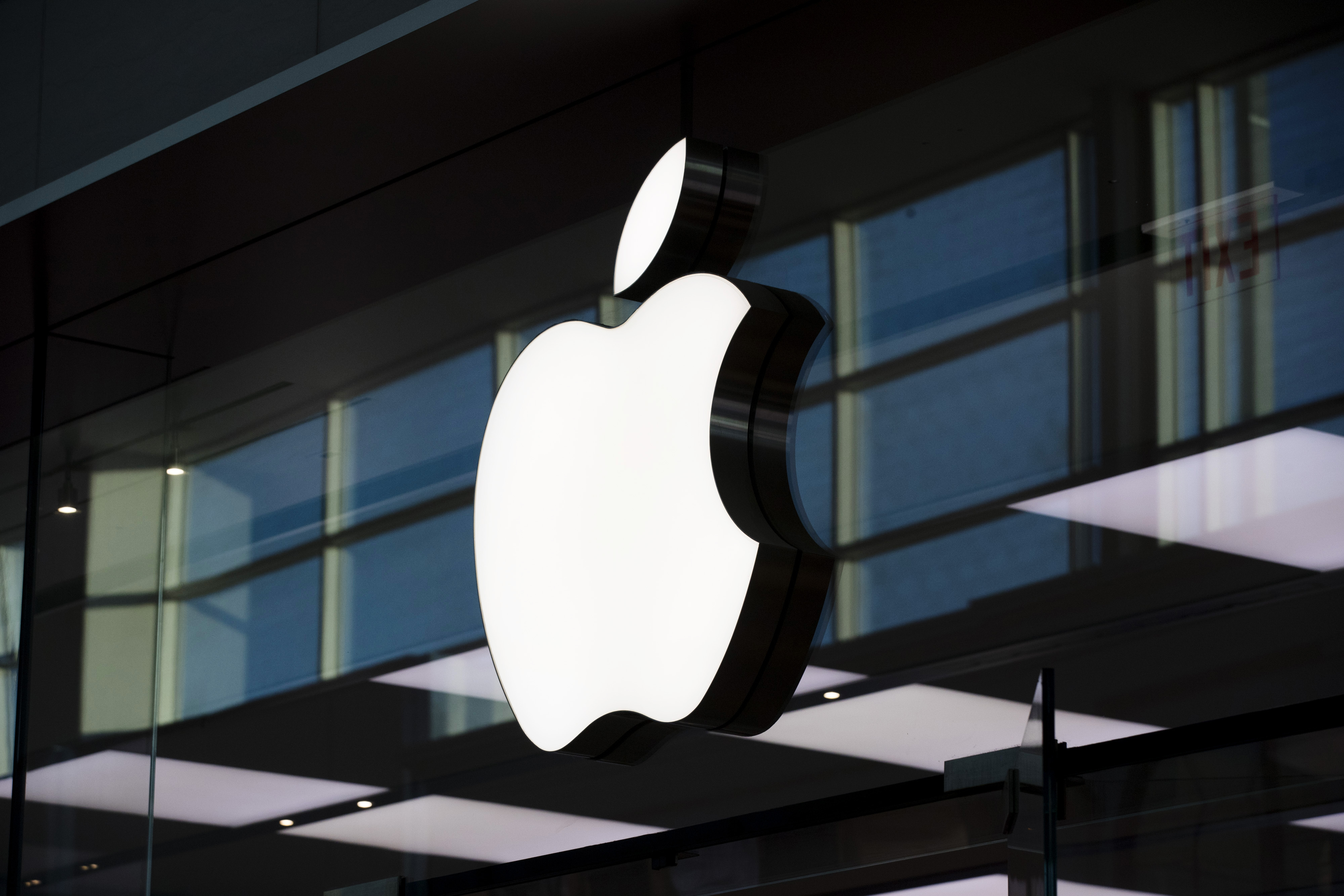 Apple's Unionized Maryland Store Files Complaint Over Benefits