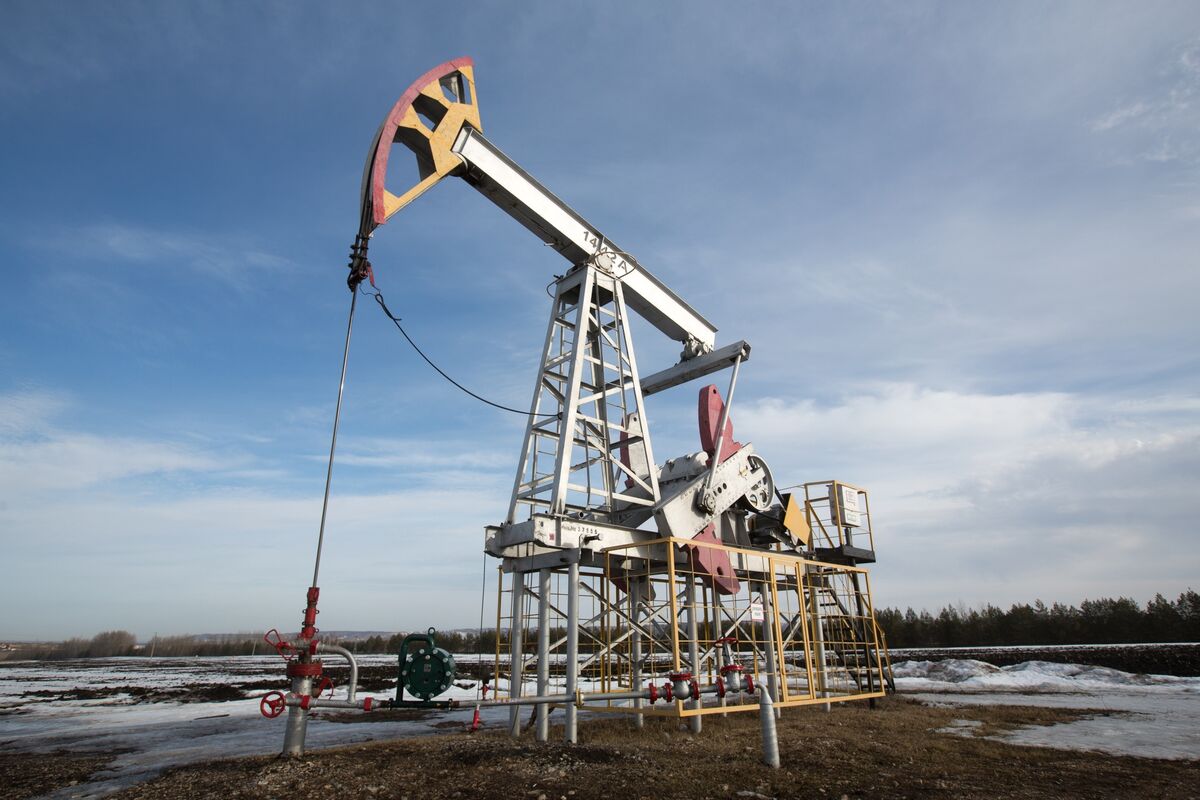 Russia’s Oil Output Stable in March After Three Months of Drops