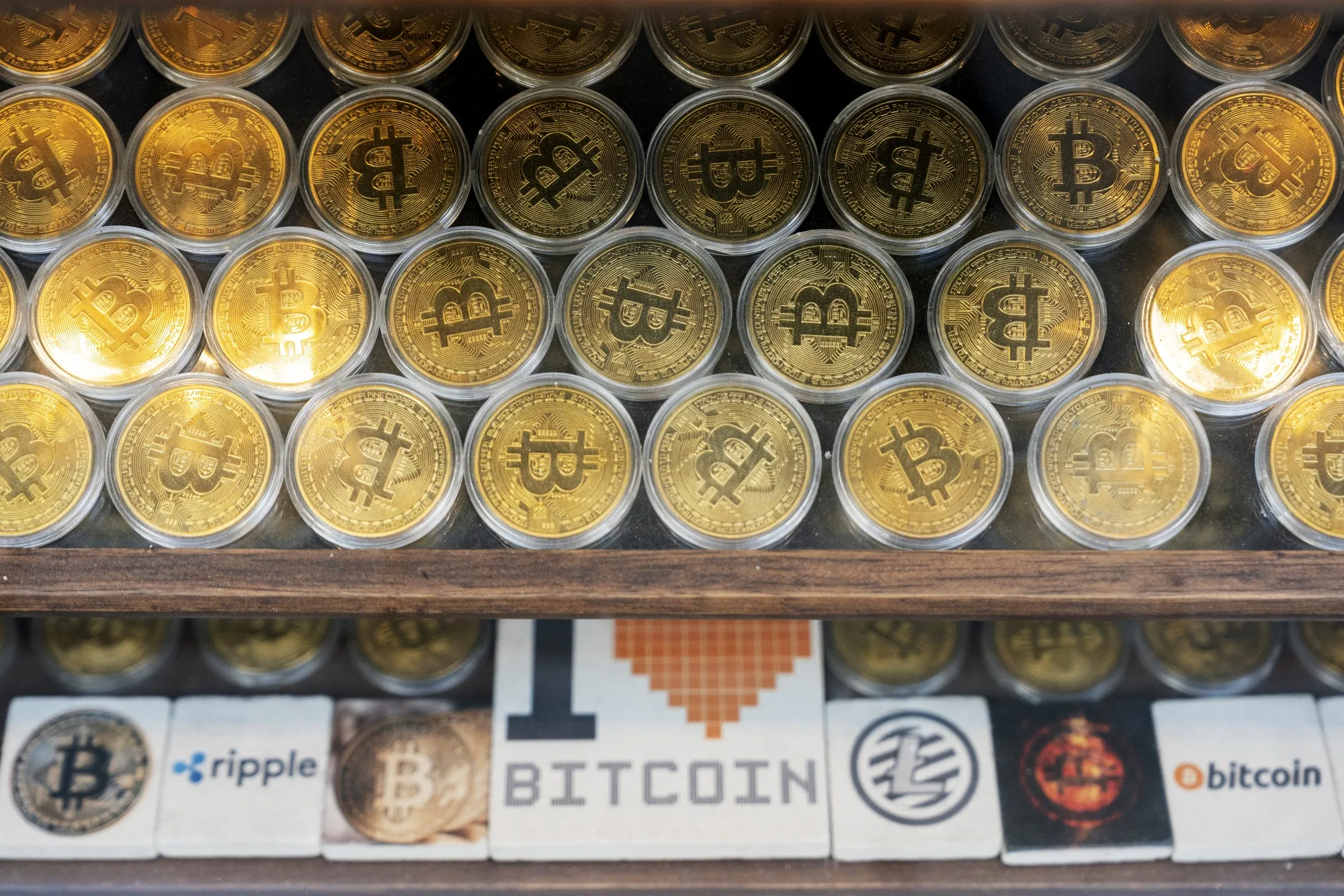 Posibles reguladores procriptomonedas impulsan el bitcoin - Bloomberg