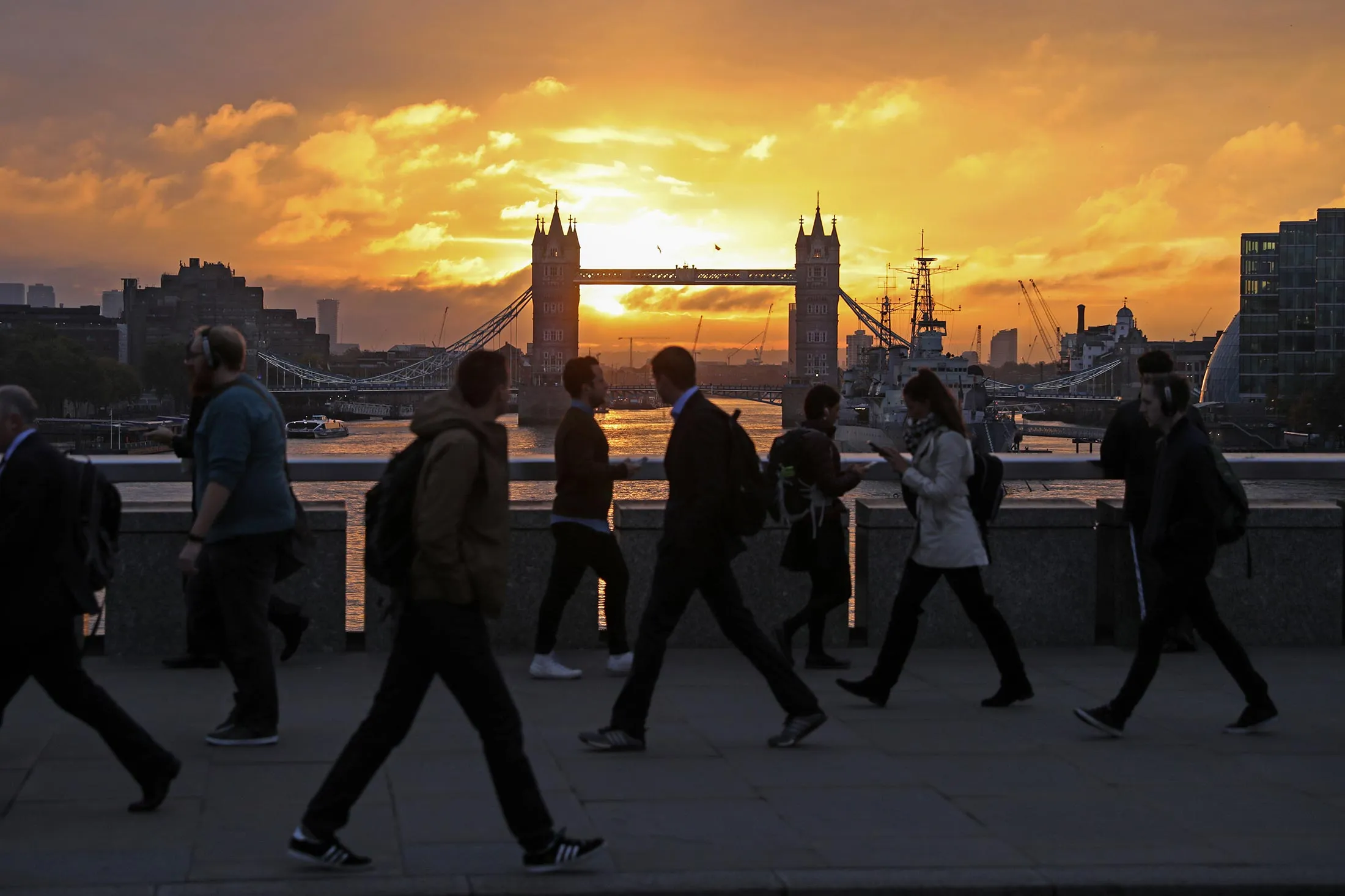 1479483339_London-bridge-skyline-01