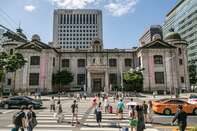 Bank of Korea Stands Pat as Doubts Mount Over Economy (2)