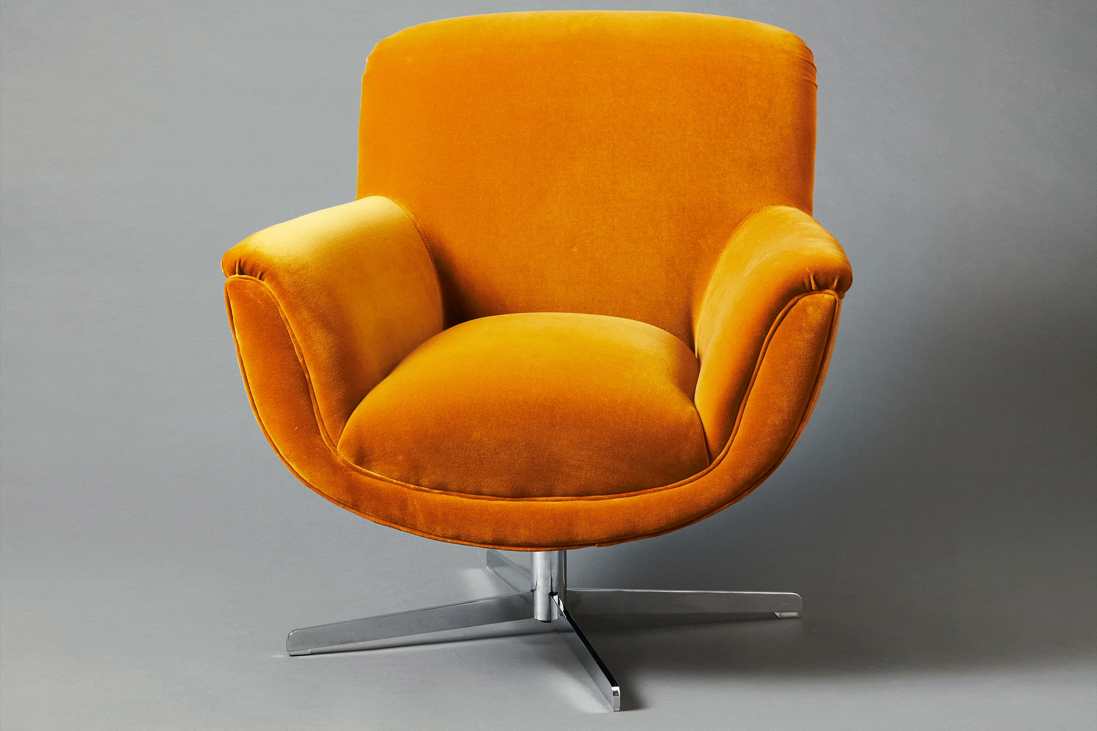 Rotating Chairs and Swiveling Shelves: New High-End Designs' Spin -  Bloomberg