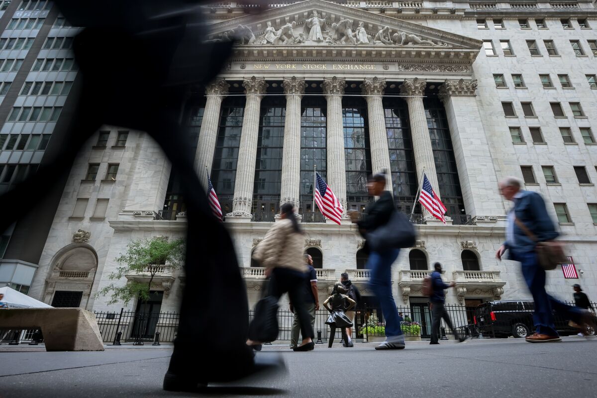 Wall Street Looks Beyond Magnificent 7 for Winning AI Stocks