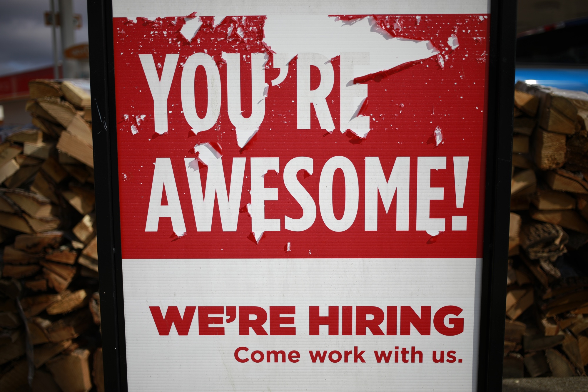 A 'Now Hiring' sign outside a outside a Casey's General Stores Inc. gas station in the&nbsp;U.S., on Monday, Dec. 6, 2021.