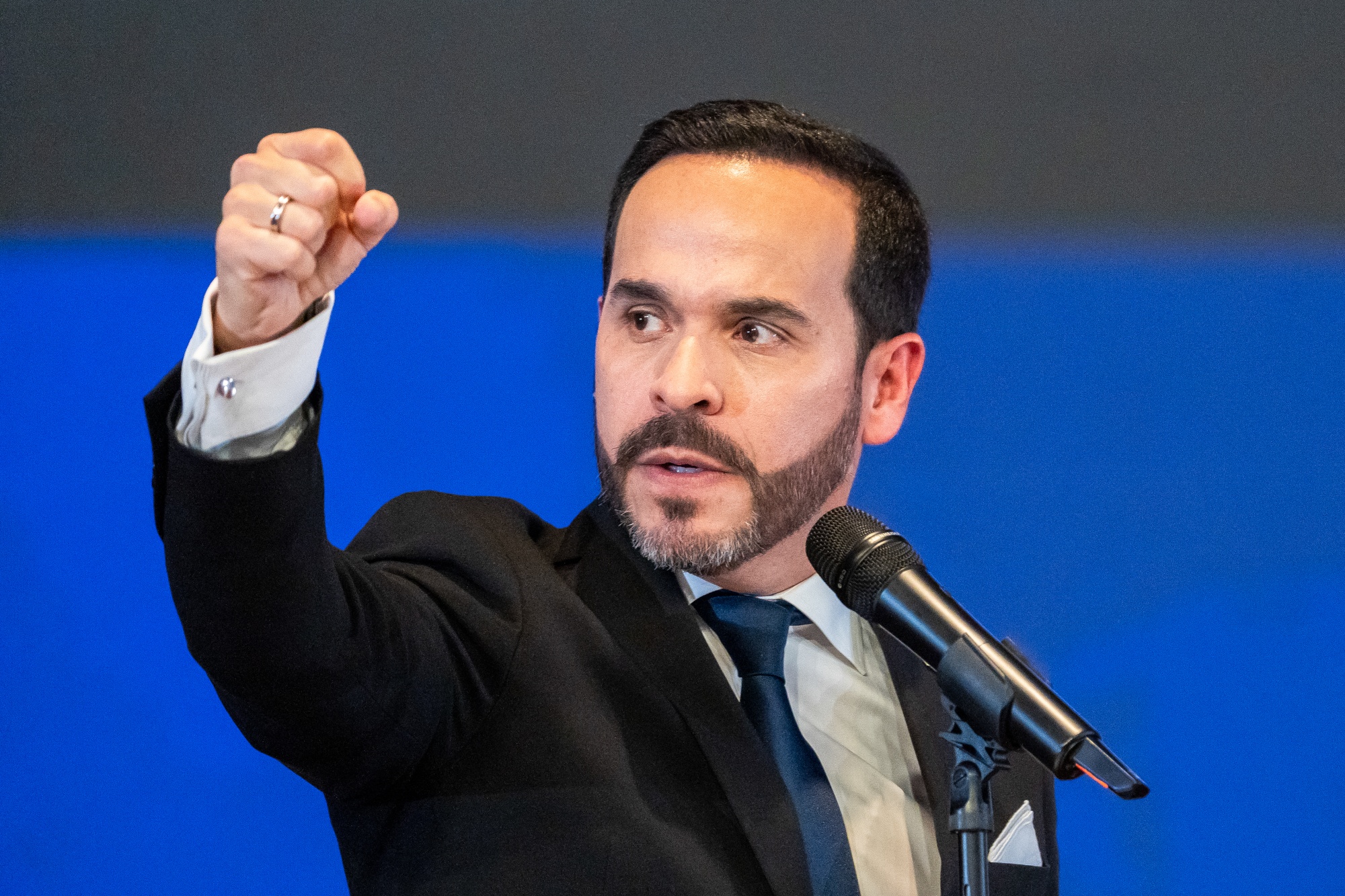 Abelardo de la Espriella during a certification event in Bogota.