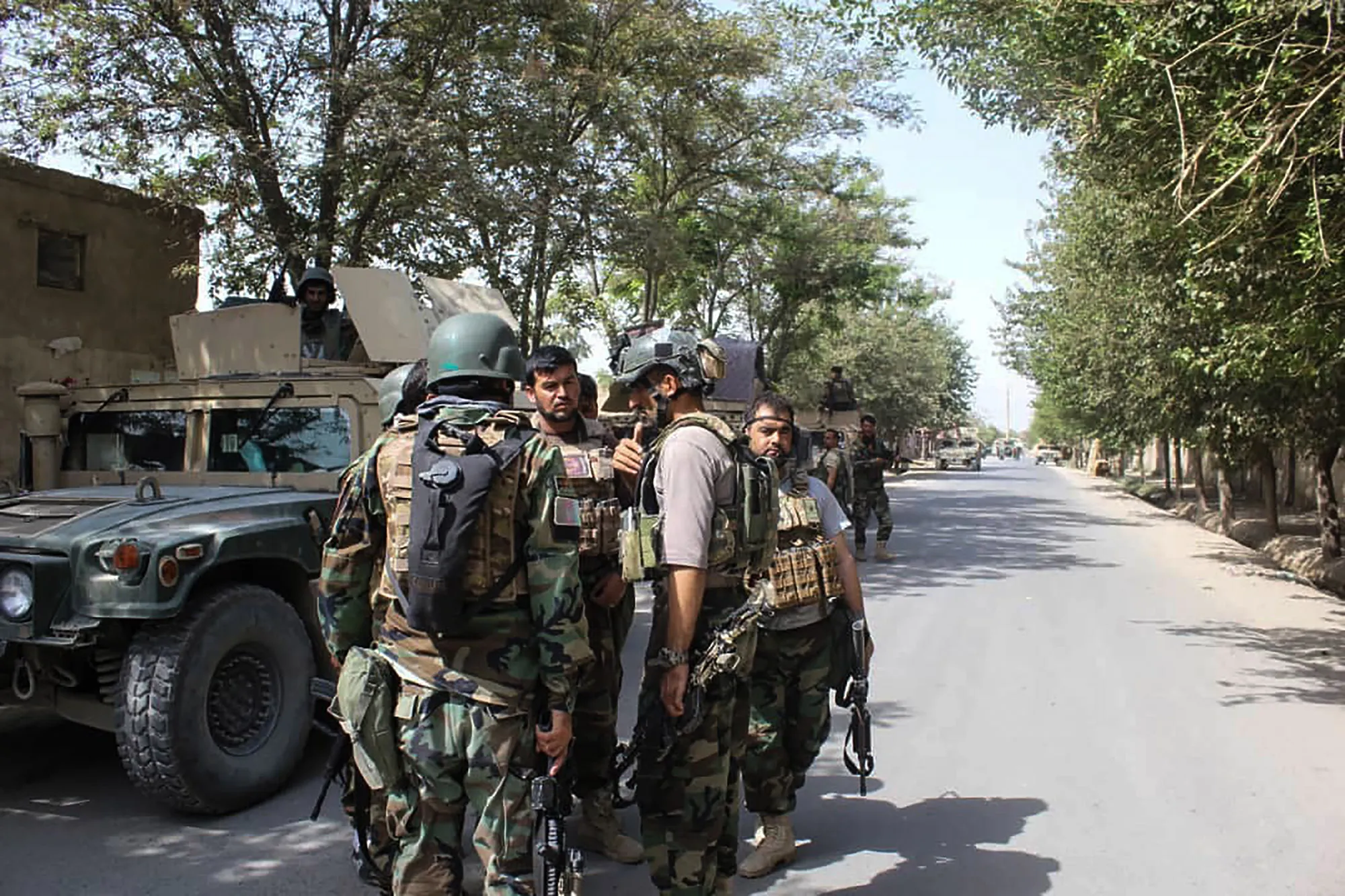 Afghan soldiers gather at a street in Kunduz on Aug.&nbsp;31.&nbsp;