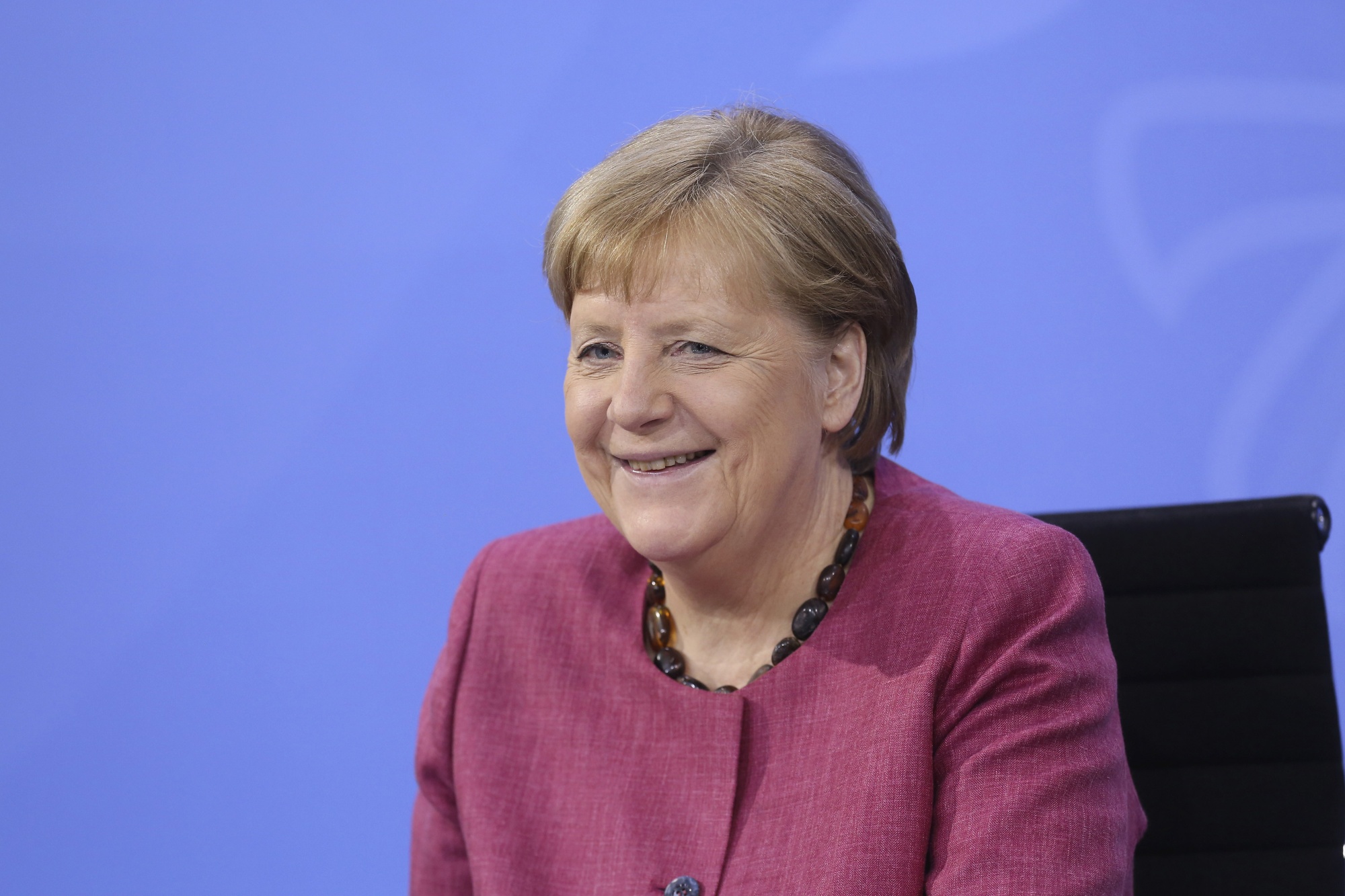 Merkel Bloc Gains in German Election Poll With Greens Retreating ...
