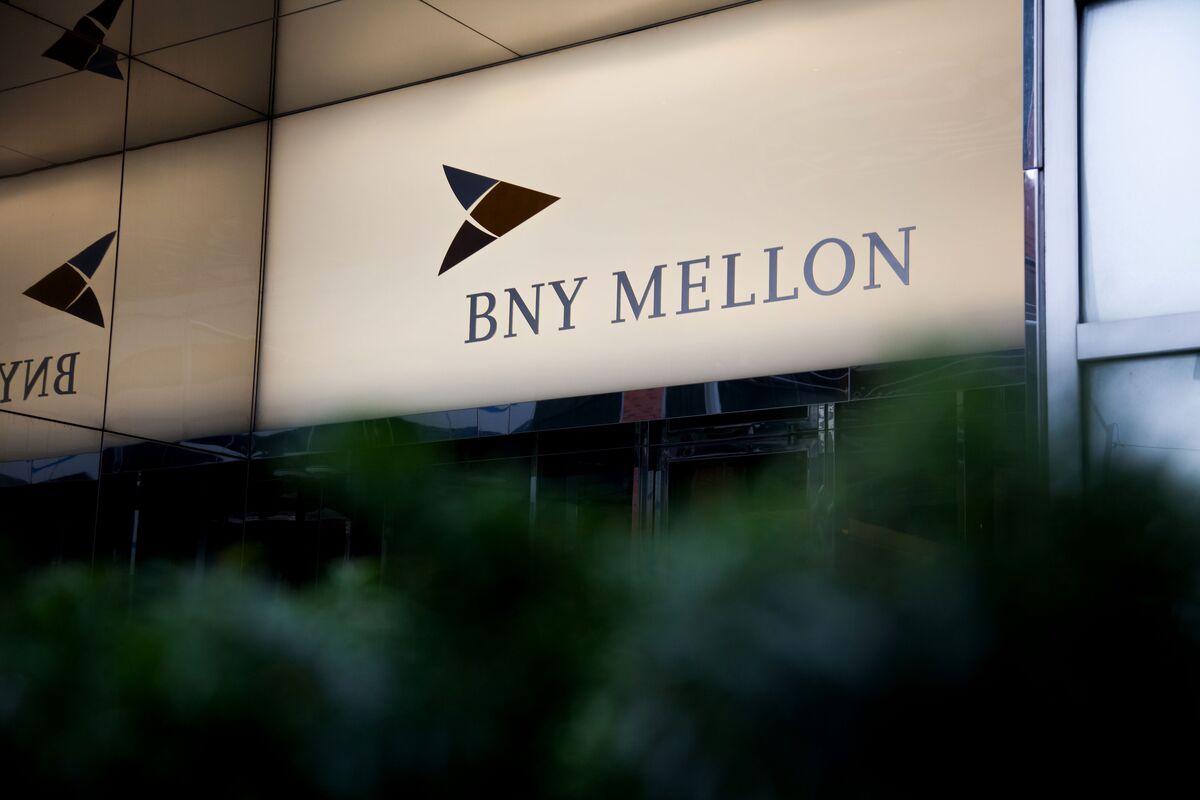 bloomberg.com - Bob Van Voris - BNY Mellon Wins Court Fight With Consultant on Investment Model
