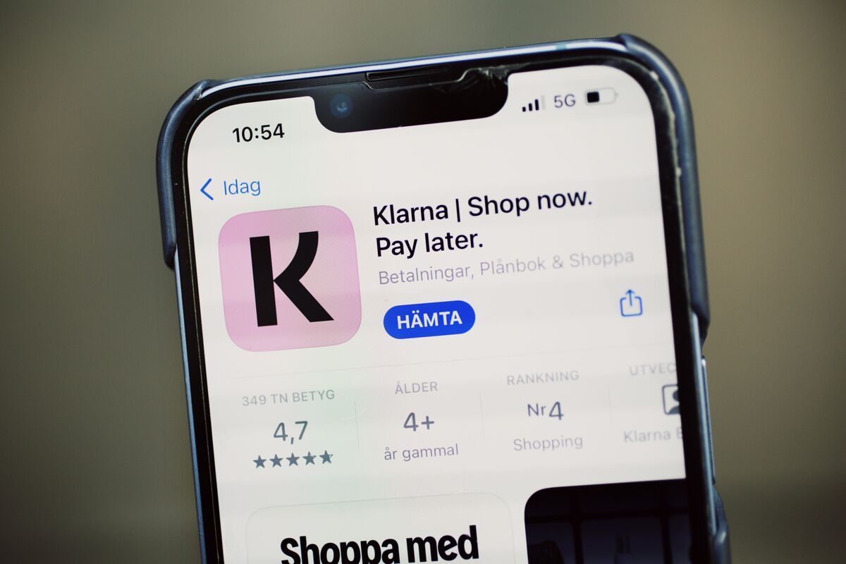 Klarna reports H1 2024 revenue up 27% YoY to ~$1.3B, a ~$66M adjusted profit, up from a ~$44M loss in H1 2023, and says AI does the job of 700 employees (Aisha S Gani/Bloomberg)
