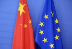 The Chinese flag(L) is draped beside the European Union (EU) . AFP PHOTO / Thierry Charlier (Photo by THIERRY CHARLIER / AFP) (Photo by THIERRY CHARLIER/AFP via Getty Images)