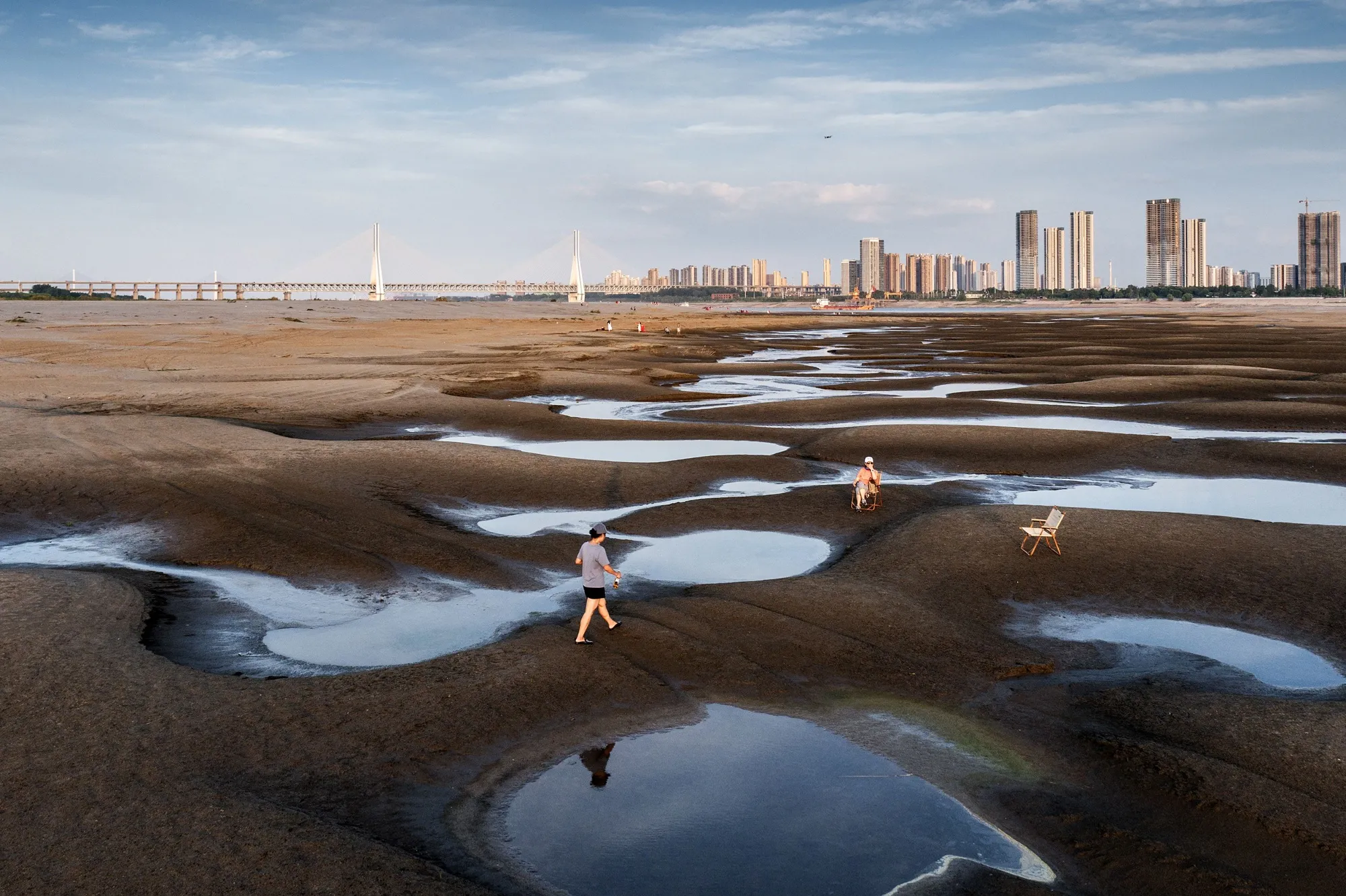 A&nbsp;parched river bed along the Yangtze River.