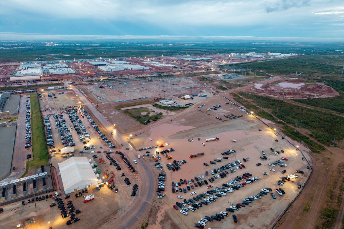 bloomberg.com - Shuli Ren - Big Tech's Creative Financing Is Fooling No One