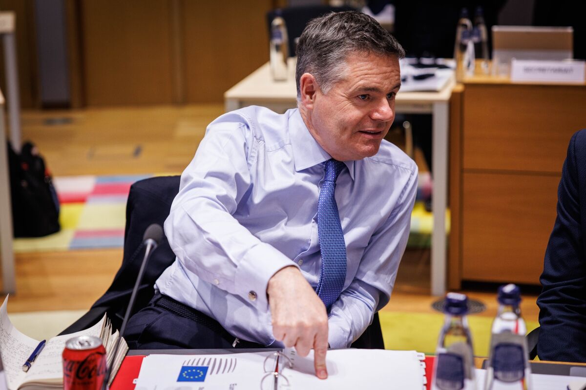 Euro Chief Hopefuls Position Themselves for Deadline