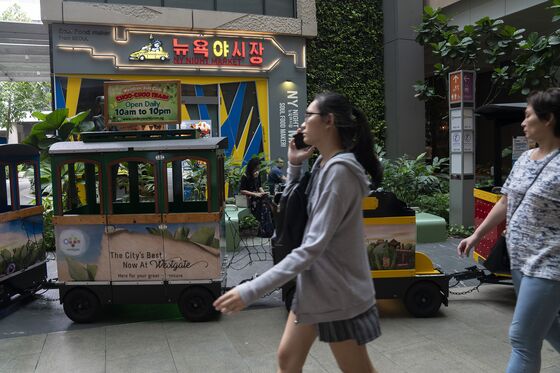 Singapore Malls Take Big Gamble to Outpace E-Commerce