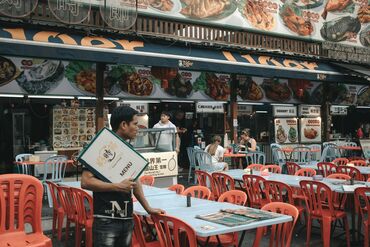 Malaysia Holds Rate as Strong Ringgit Tempers Inflation Pressure