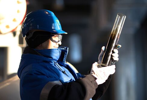 Hedge Funds Buy Crude as Prices Jump