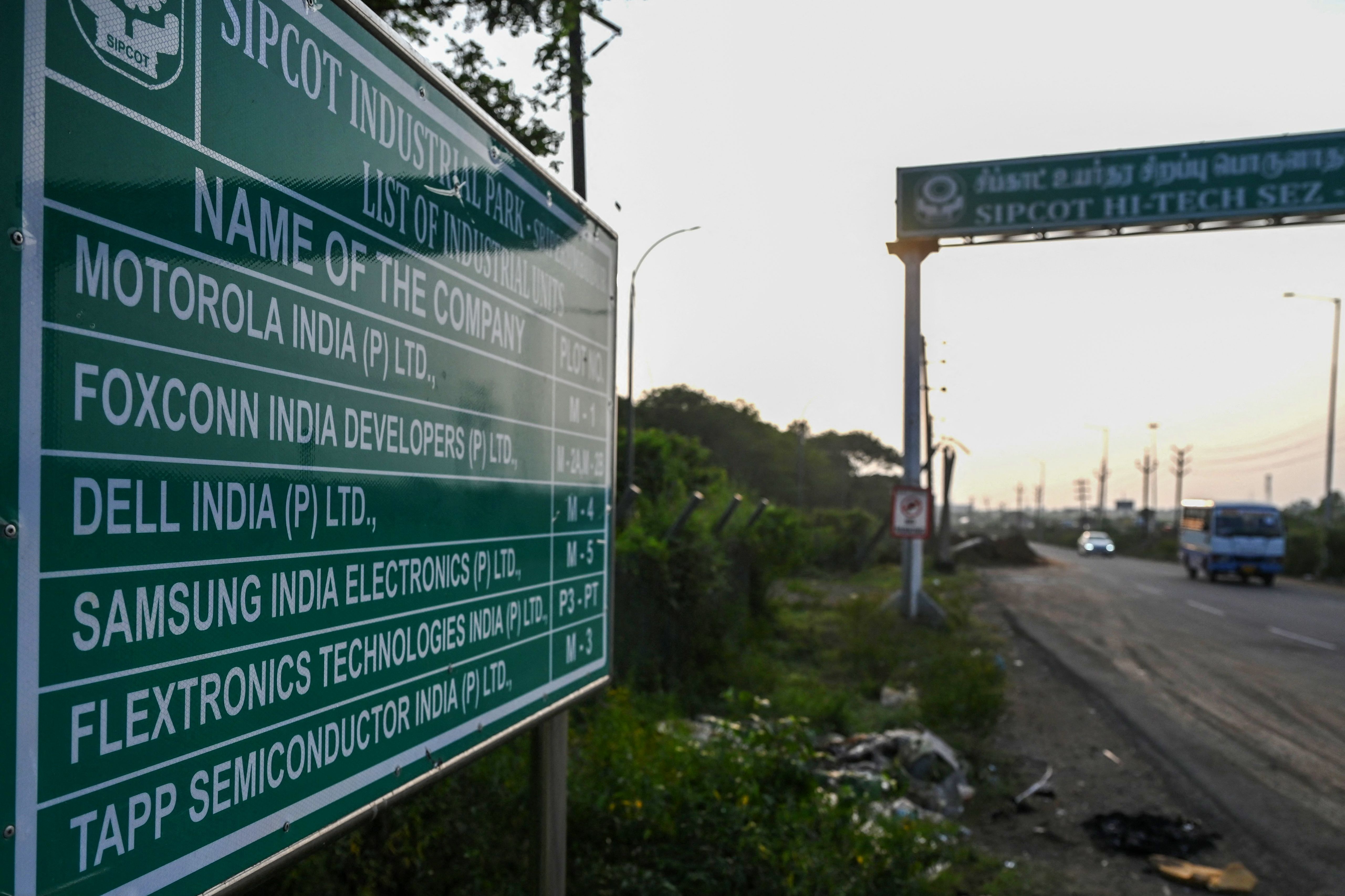 Billionaire bidder gets personal tour of abandoned ballpark