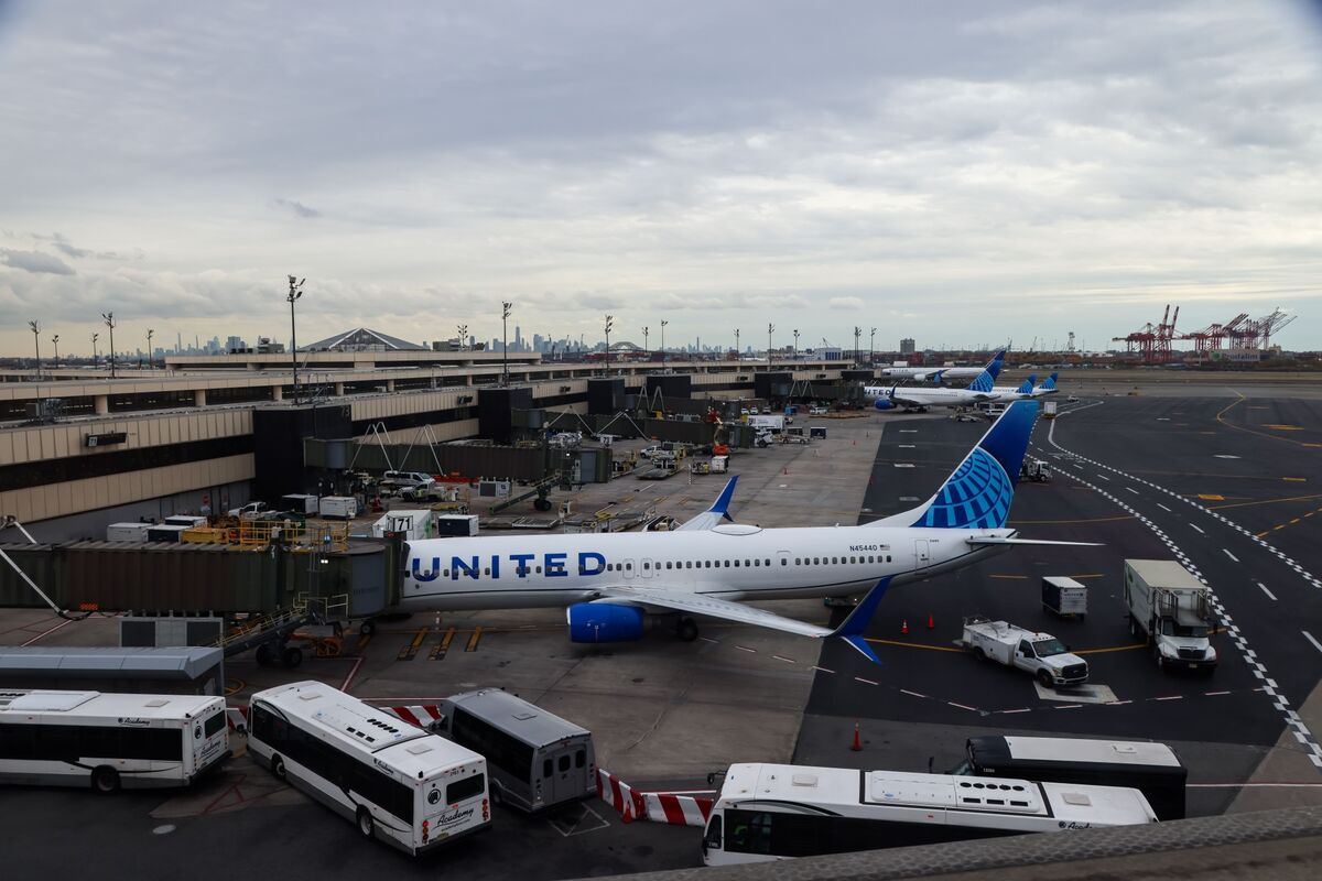United Revives Junk-Rated Muni Sale for Its Biggest Kitchen Ever
