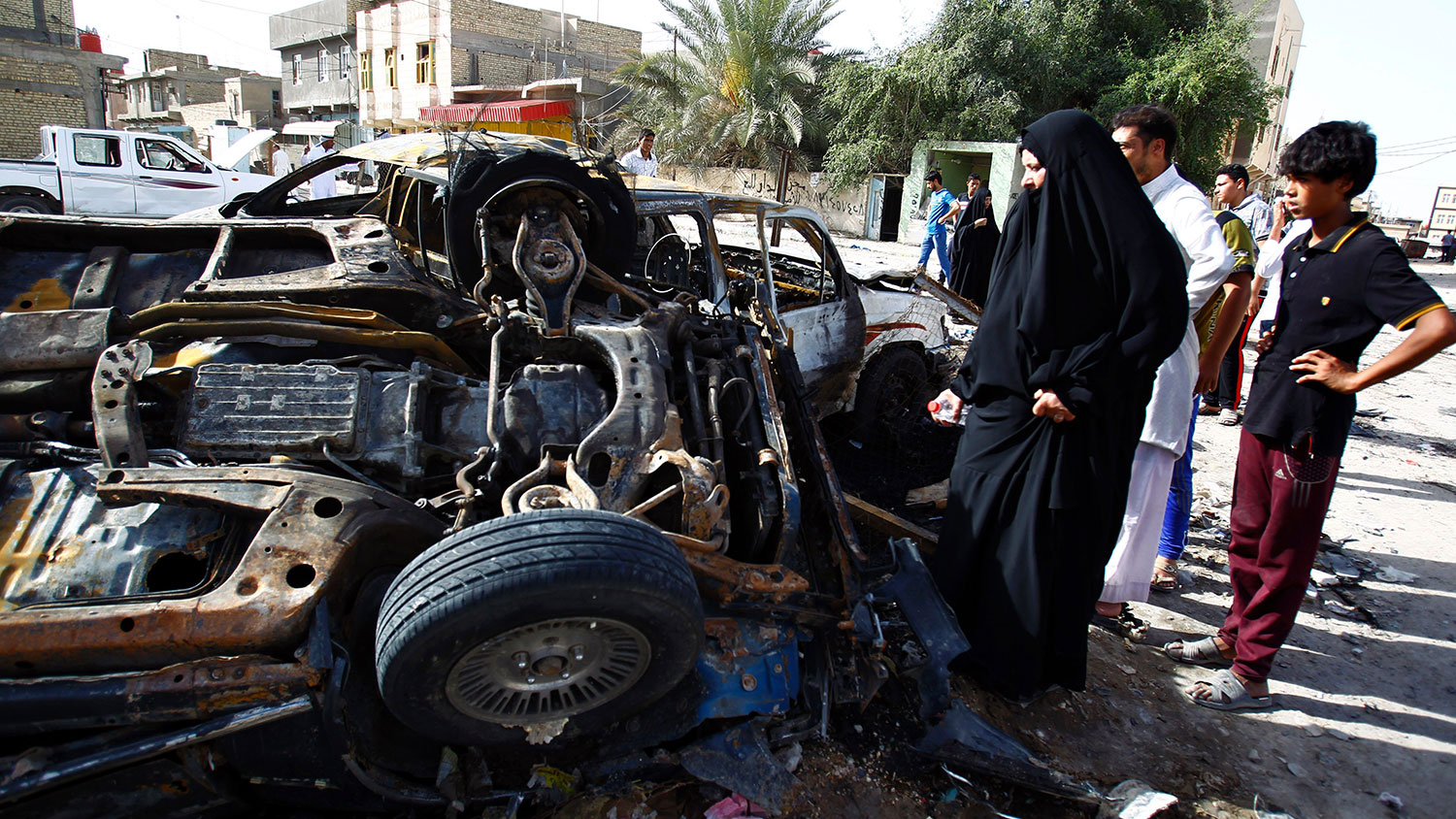 Iraqis look at the damage following a twin suicide bombing attack, claimed by the Islamic State (IS) group, in the southern Iraqi city of Samawah on May 1, 2016.
