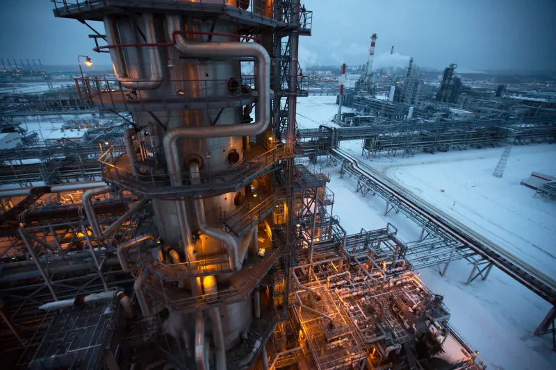 Russia's Oil Bosses and Officials Brush Off Oil Price Drop