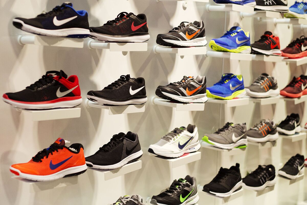 paso Soltero robo Nike Sneakers Made a Billionaire of This Ex-Convict South Korean - Bloomberg