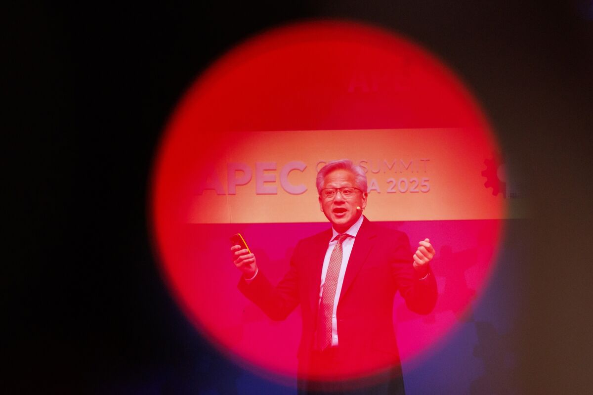 Nvidia Chief Still Hopes to Sell Blackwell Chips to China