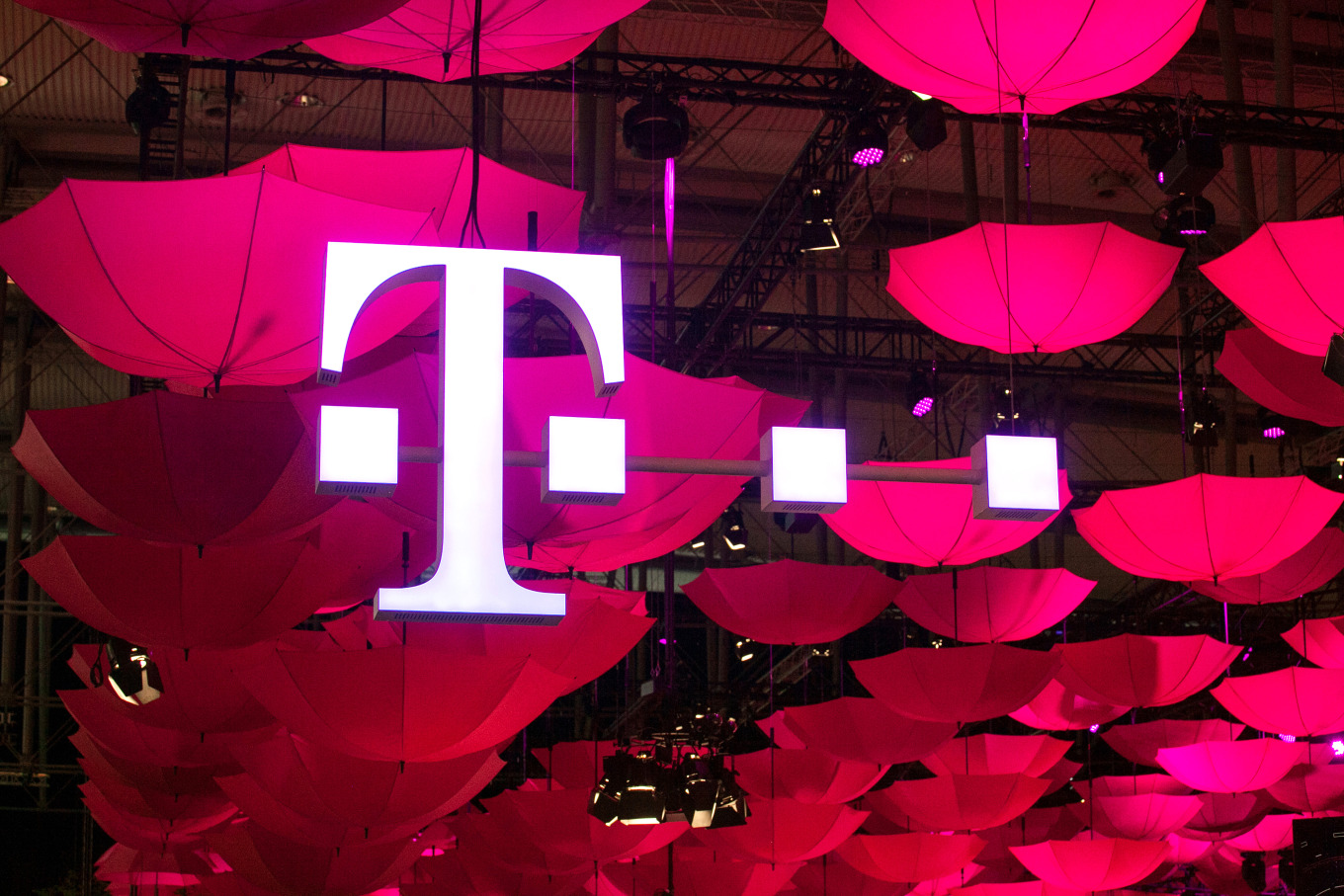 T-Mobile (TMUS) Posts Upbeat Forecast, Waits for Sprint Approval