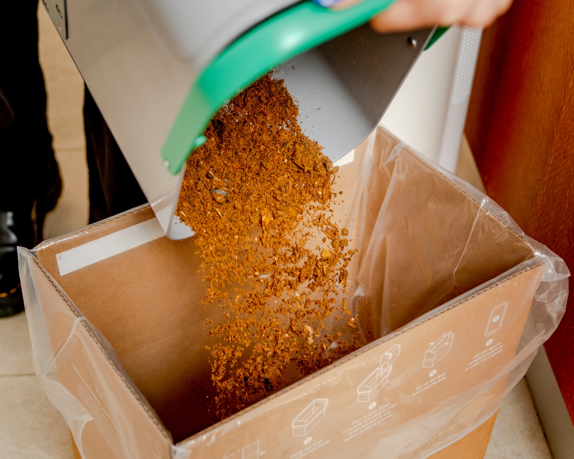 High-Tech Trash: This Kitchen Bin Turns Food Scraps Into Feed - CNET