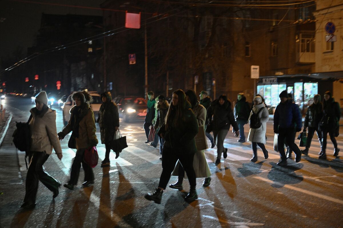 
                            Ukraine Central Bank Holds Key Rate Amid Foreign Aid Uncertainty