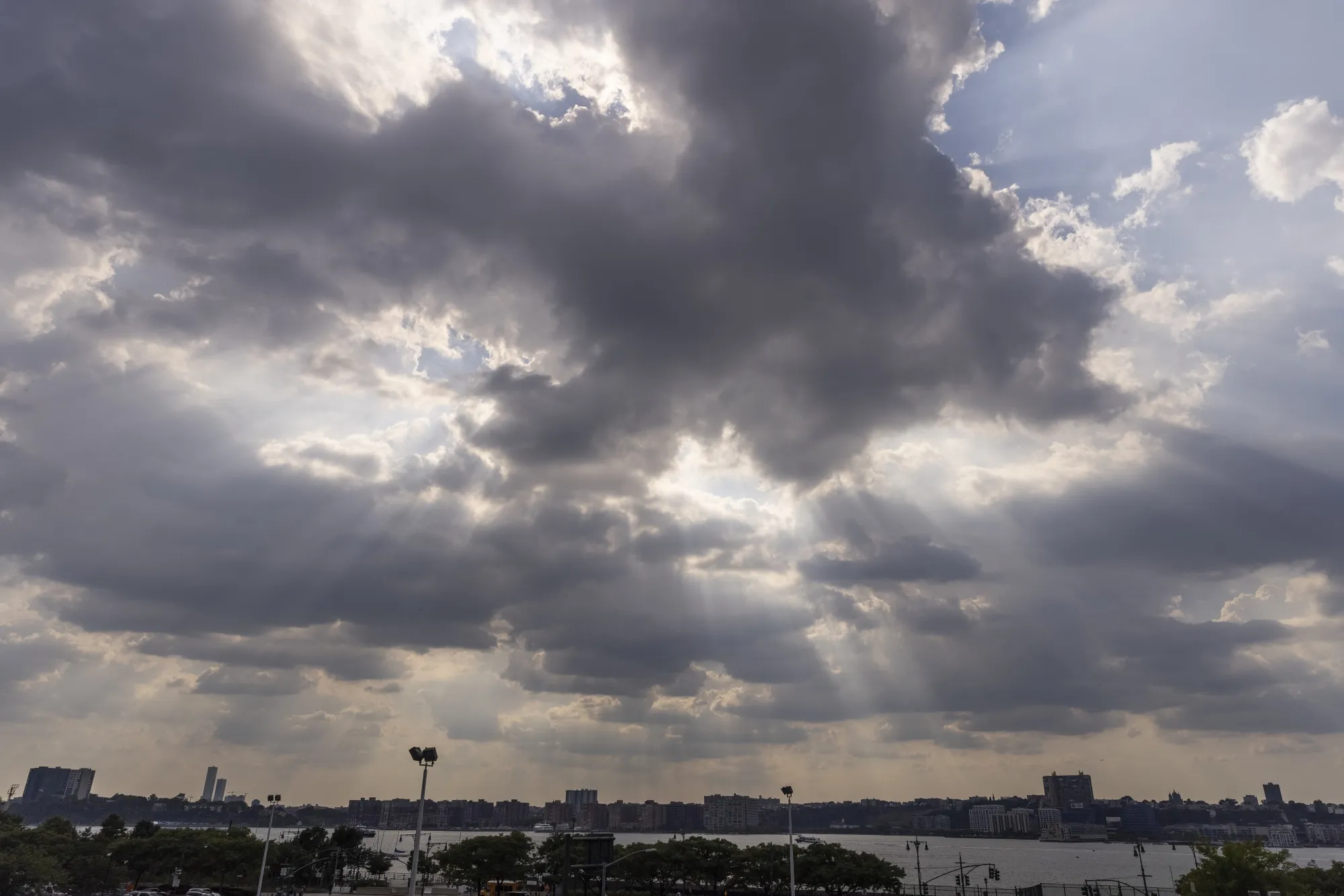 Clouds over New York’s&nbsp;Hudson River.&nbsp;La Niña&nbsp;typically brings a wet&nbsp;winter to&nbsp;the US East Coast.