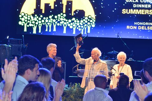 Ron Delsener, center, with Jon Bon Jovi and Nancy Hoving