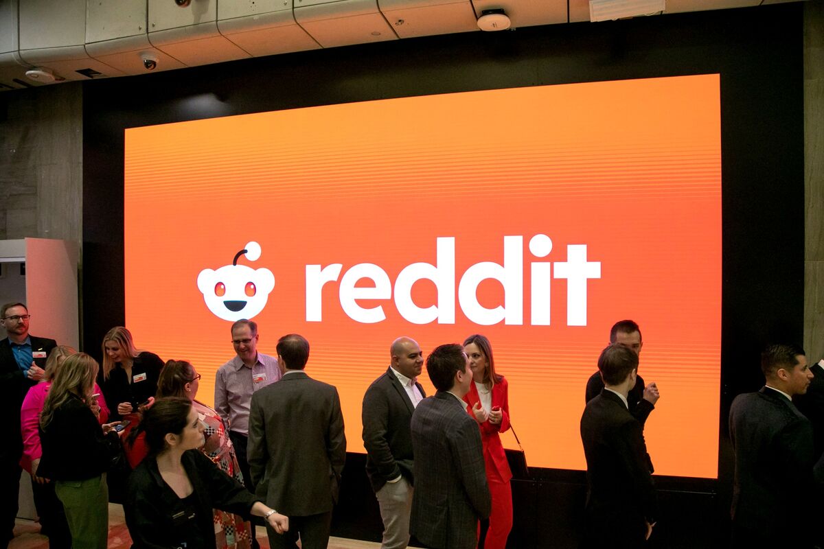 Reddit to Launch AI-Powered Chatbot to Ward Off Search Engines - Bloomberg