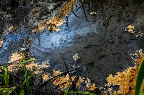 In the Birthplace of U.S. Oil, Methane Gas Is Leaking Everywhere 488x-1