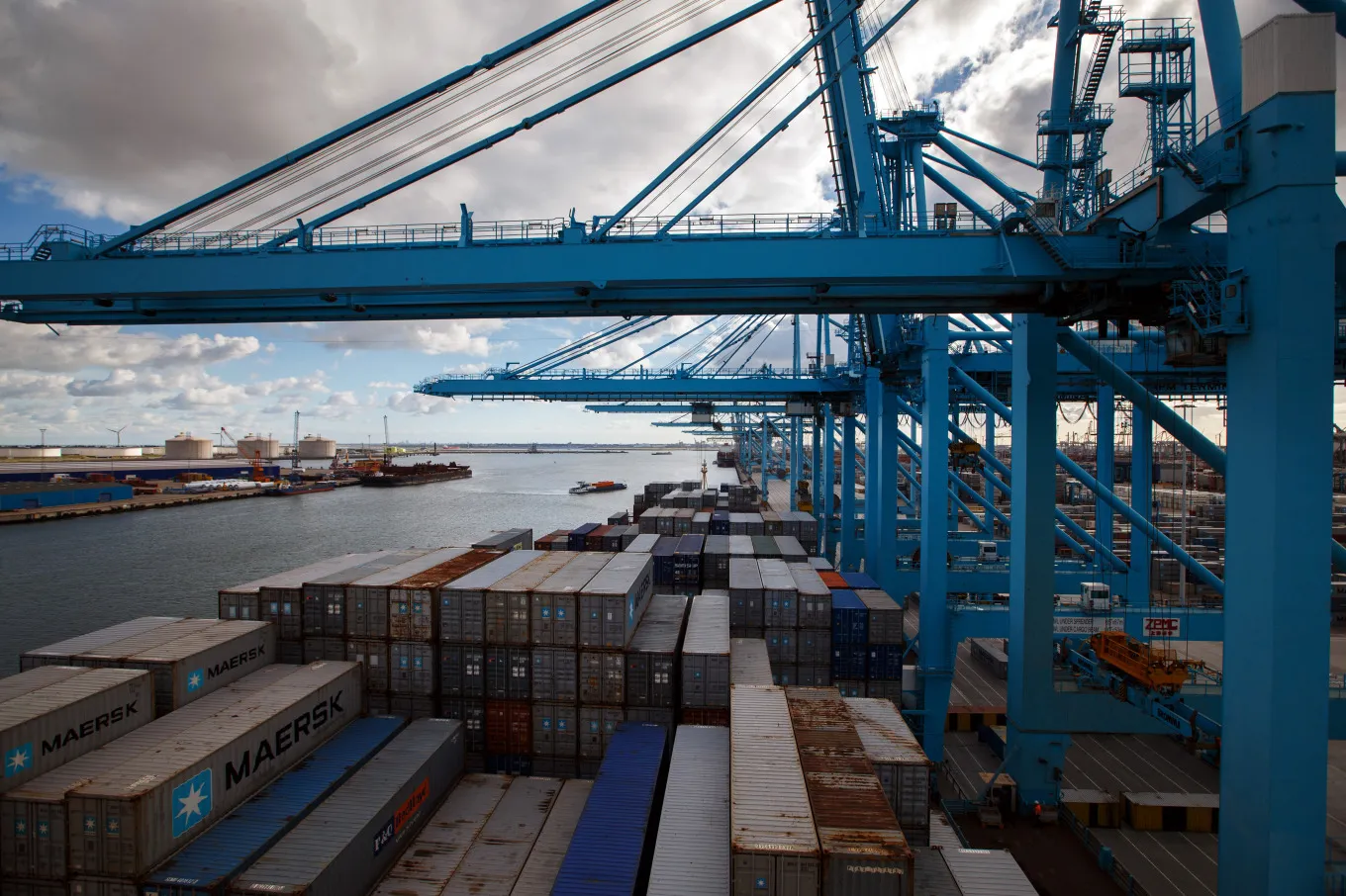 Port Operations At The Dutch APM Terminal