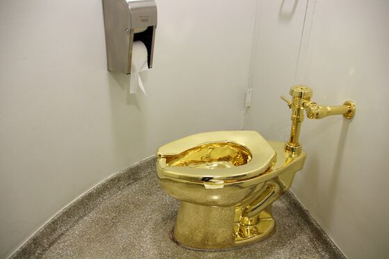 Golden Toilet Stolen From Winston Churchill’s Birthplace